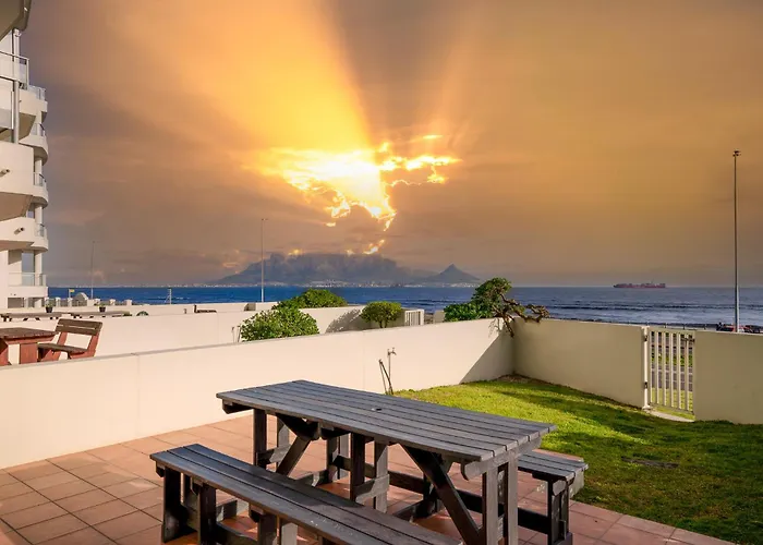 Blouberg Beachfront Apartment - Loadshedding Free